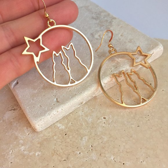 Cat Love gold hoop Earrings - Picture 3 of 4
